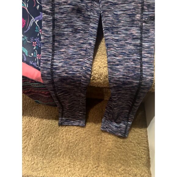 Bundle of Girl Athletic Leggings in Different Brands & Colors Size 6/7 (XS-S) - Picture 5 of 10